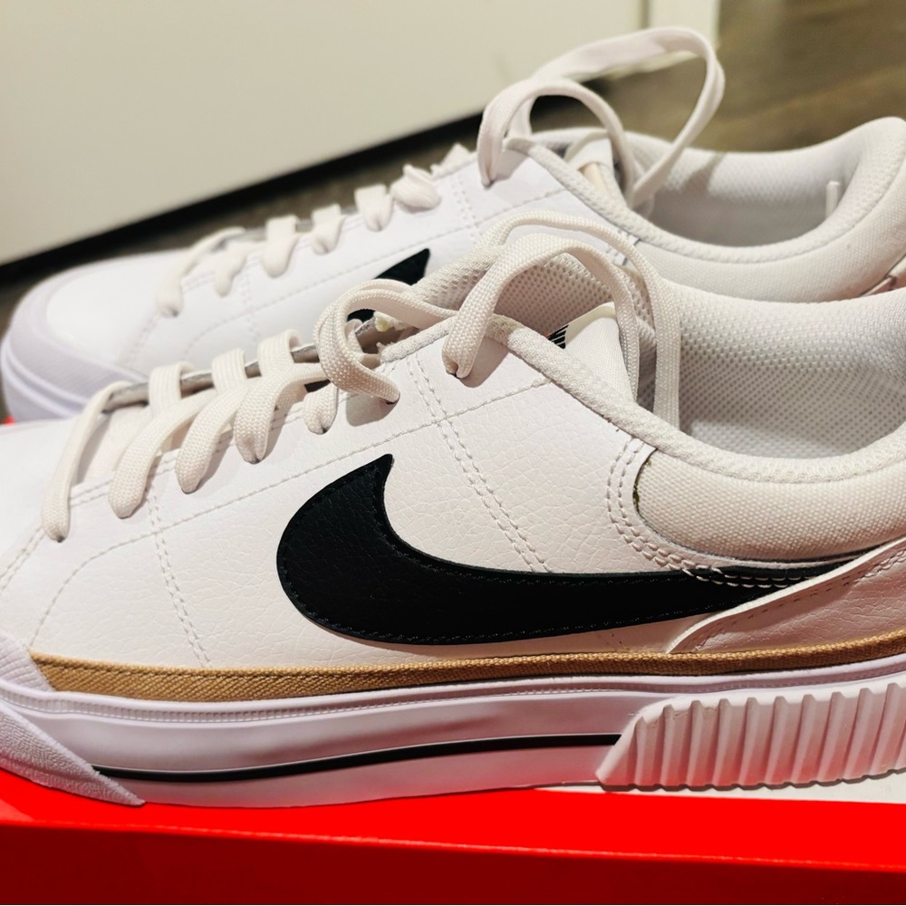 NWOT Women’s Nike Court Legacy Lift shoes 👟🖤🤍🤎